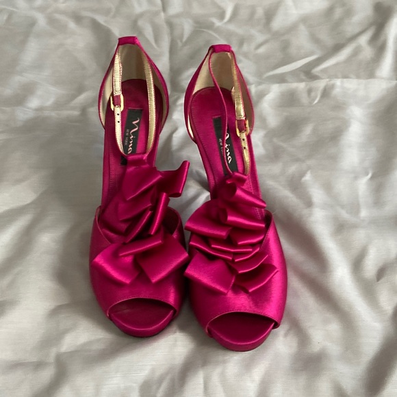 Nina Pumps - Picture 1 of 3